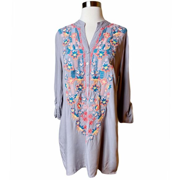 LUNA MOON Gray Floral Embroidered Blouse Peasant Top 3/4 Sleeve Small NWT ANTHRO - Picture 2 of 11